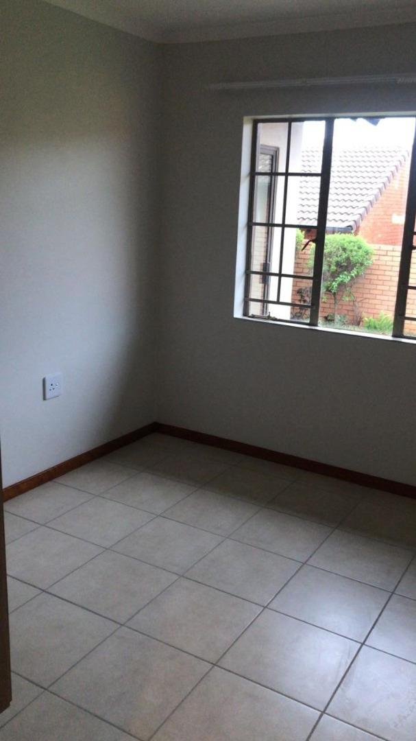 765870_Bedroom_greystone.jpg