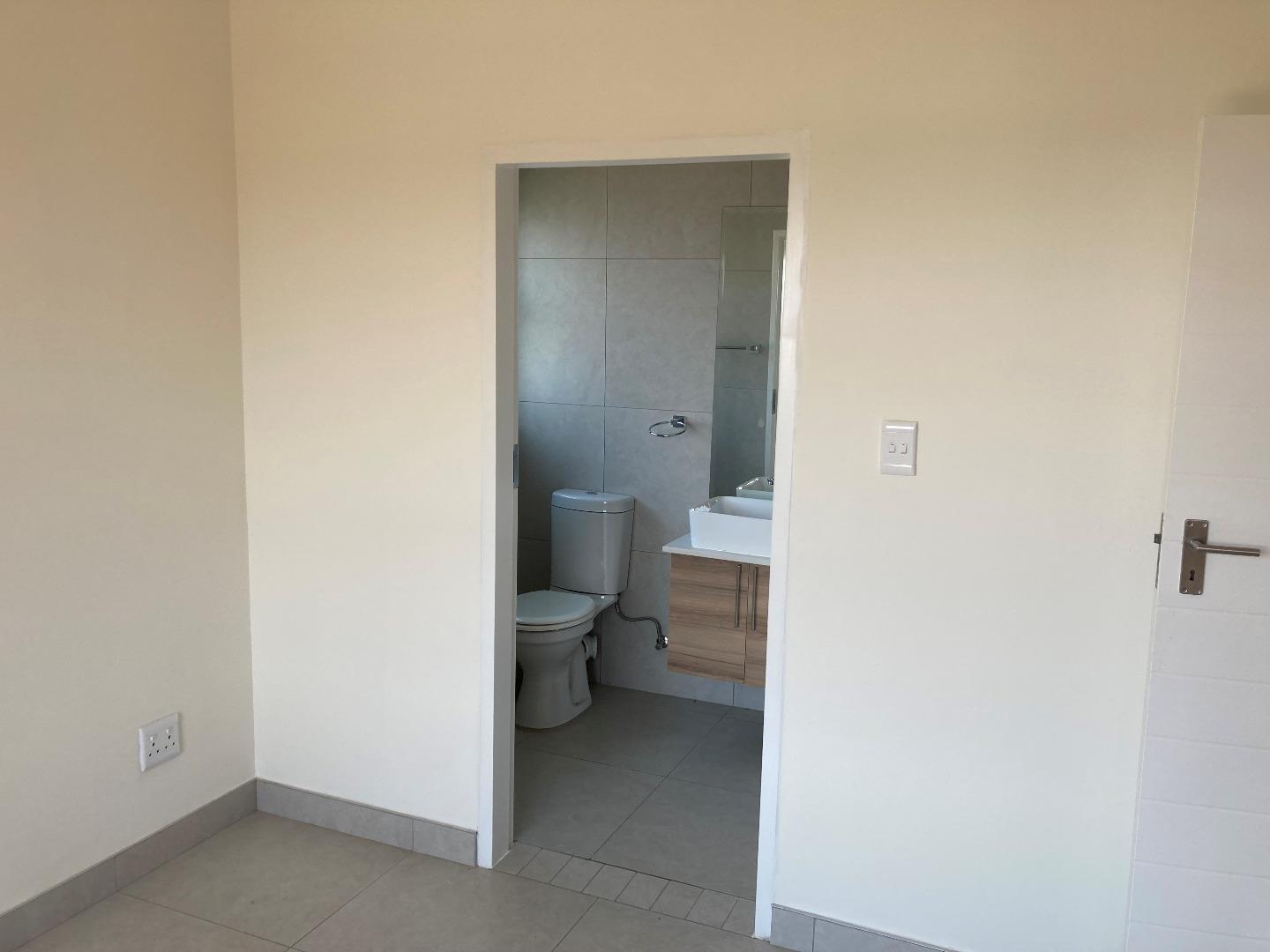 768655_Main_bathroom.jpg